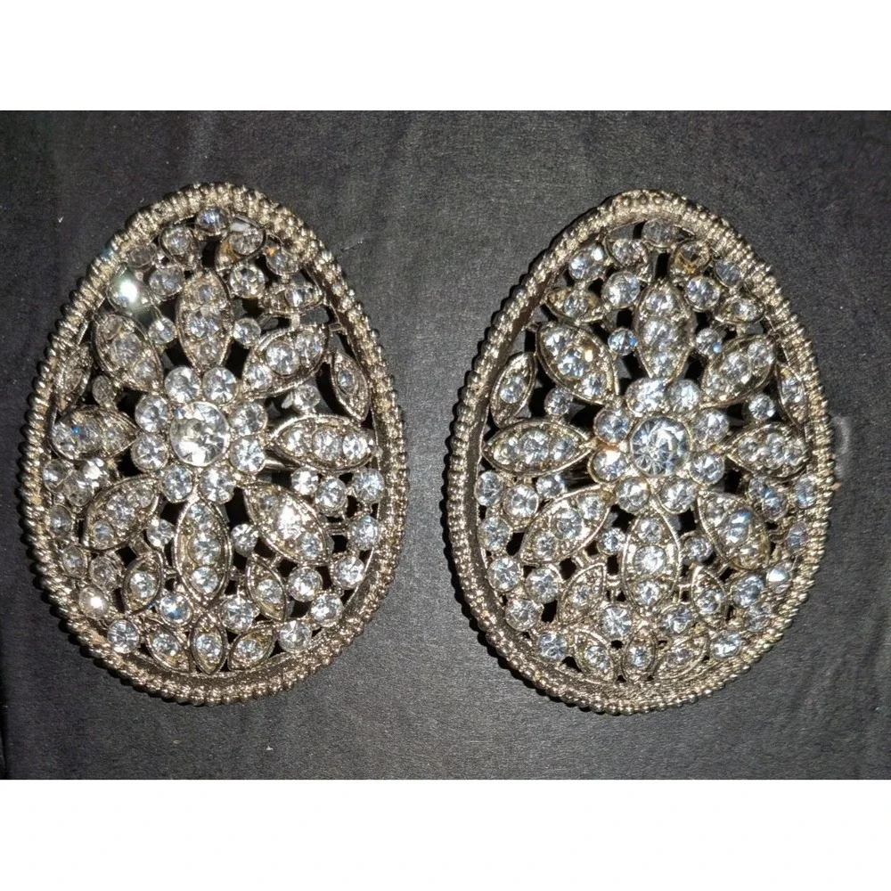 Tahari Home Silver Rhinestone Floral Filigree Napkin Rings Set of 4 New in Box